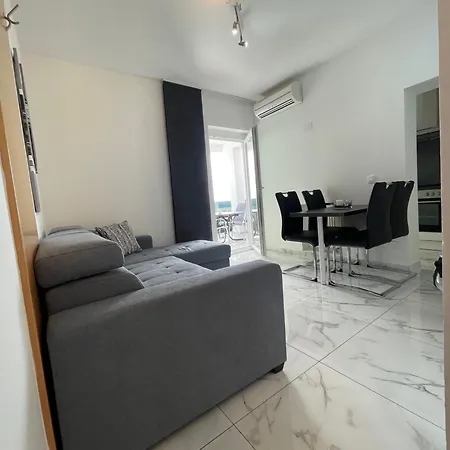 In With Sea View, Balcony, Air Conditioning, Wifi 3492-4