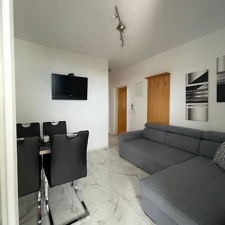 Apartment In With Sea View, Balcony, Air Conditioning, Wifi 3492-4