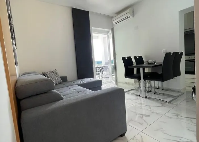 In With Sea View, Balcony, Air Conditioning, Wifi 3492-4